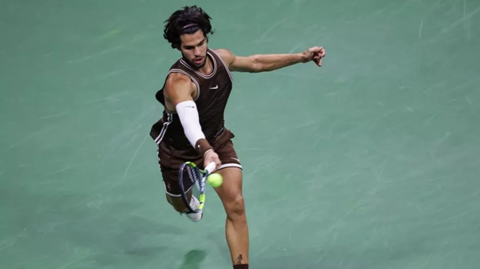 US Open: Ο Αλκαράθ ξέσπασε για το σερβίς του και μετά «καθάρισε» τον Φαρία