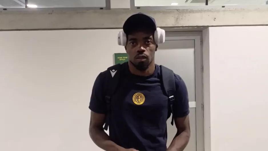 (Βίντεο) Chinedu Geoffrey στο Kerkida: "Πάμε... Θέλω να βοηθήσω την ΑΕΛ με τα γκολ μου και τις ασίστ" 