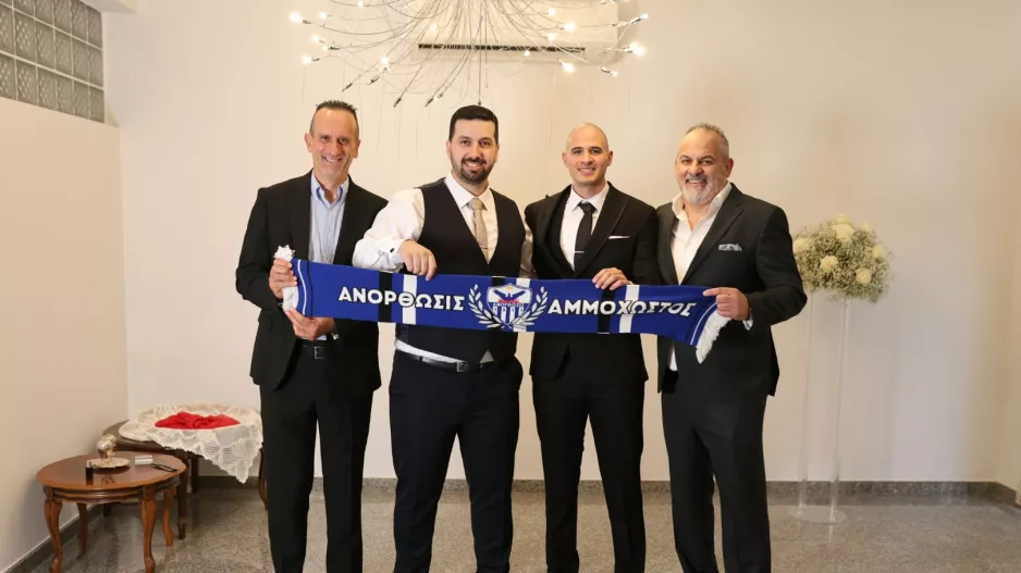 Ο Σωτήρης ντύθηκε γαμπρός και το κασκόλ της Ανόρθωσης είχε τη θέση του!