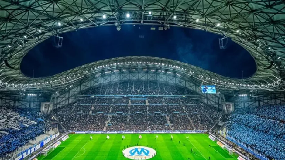 Στα ροζ το «Βελοντρόμ» με Ολυμπιακό