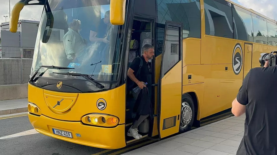 (Βίντεο-Φώτος kerkida) Γαλαζοκίτρινη... άφιξη! 