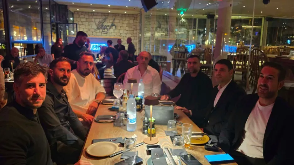(Φώτος) ΑΝΟ/Το προεδρικό μήνυμα και το δείπνο στα ΜΜΕ