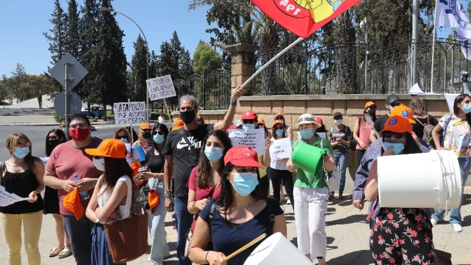 Αναστέλλουν την 24ωρη απεργία οι εκπαιδευτικοί
