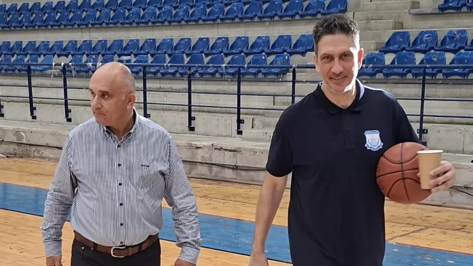 Επιθεώρηση στο παρκέ του Απόλλων Αρένα από τον Λούη Δημητρίου – Ο «σερούκλας» έδειξε τις ζημιές!