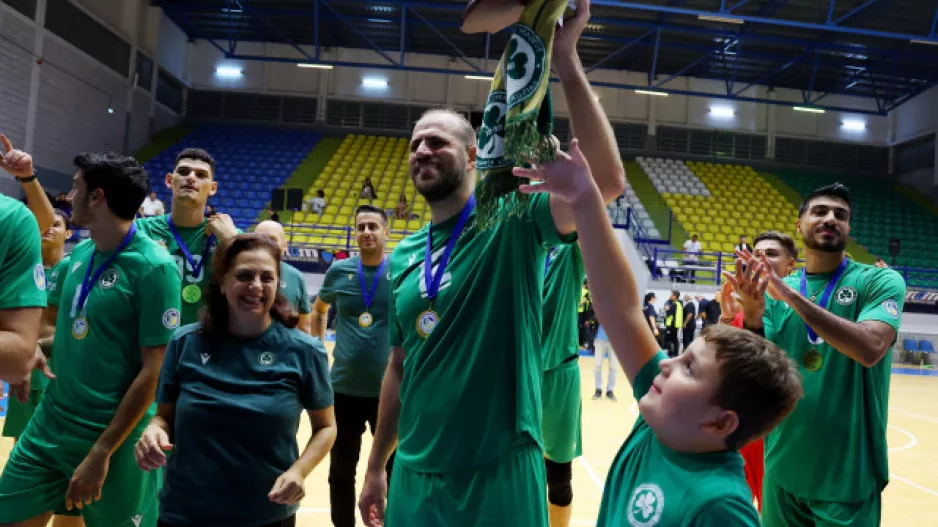 ΦΩΤΟΣ από την απονομή και τους πανηγυρισμούς της Ομόνοιας