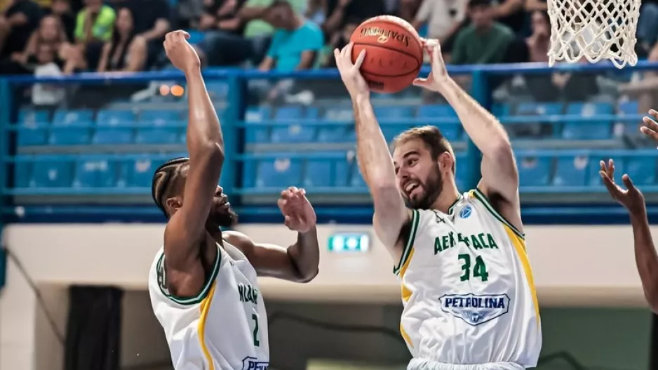 Με το δεξί... με τρομερό 4ο δεκάλεπτο η ΑΕΚ!
