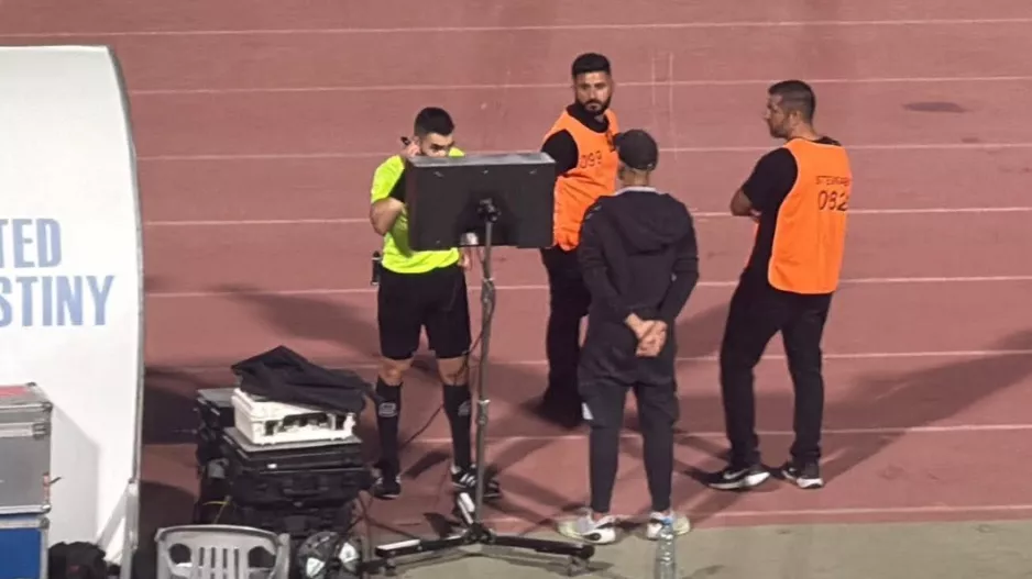 Πέναλτι η Ομόνοια, άκυρο... μέσω on field review 