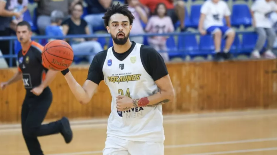 Άνετα ο Κεραυνός