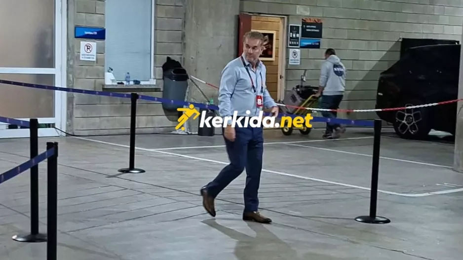 (Φώτο kerkida) Αποχώρηση και το βλέμμα... στην ΑΕΚ!