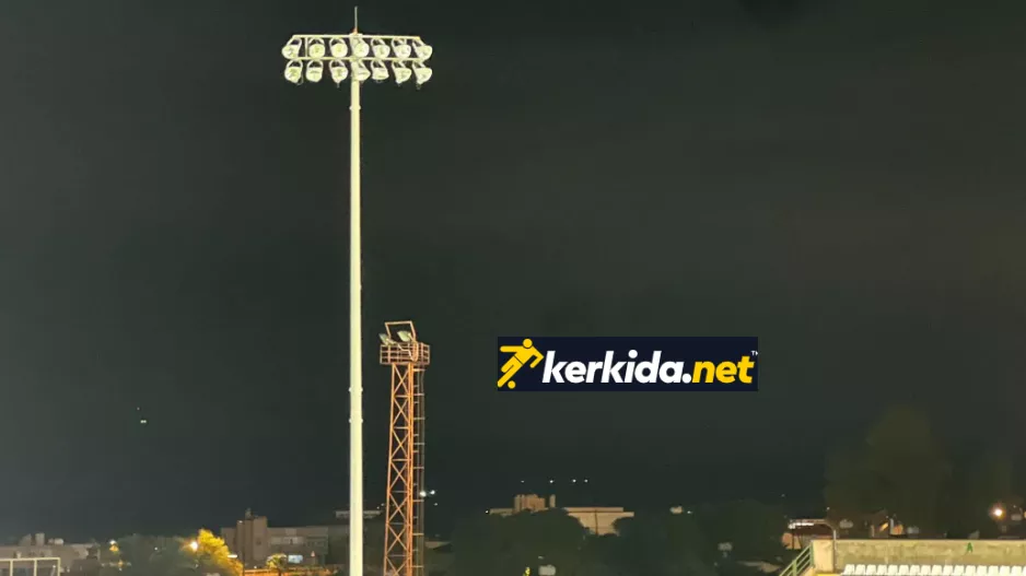 (ΒΙΝΤΕΟ-ΦΩΤΟΣ kerkida)Έπεσε...κεραυνός στην Περιστερώνα! (Πρόβλημα με την ηλεκτροδότηση)