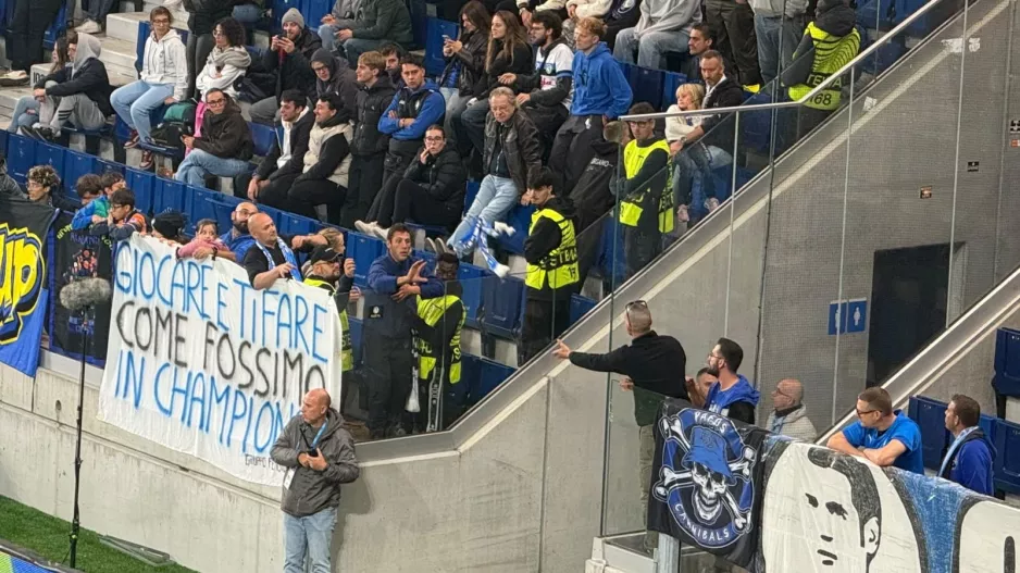 (Βίντεο kerkida) Αντάλλαξε το κασκόλ του με φανέλα της Αταλάντα ο Κωνσταντίνος!