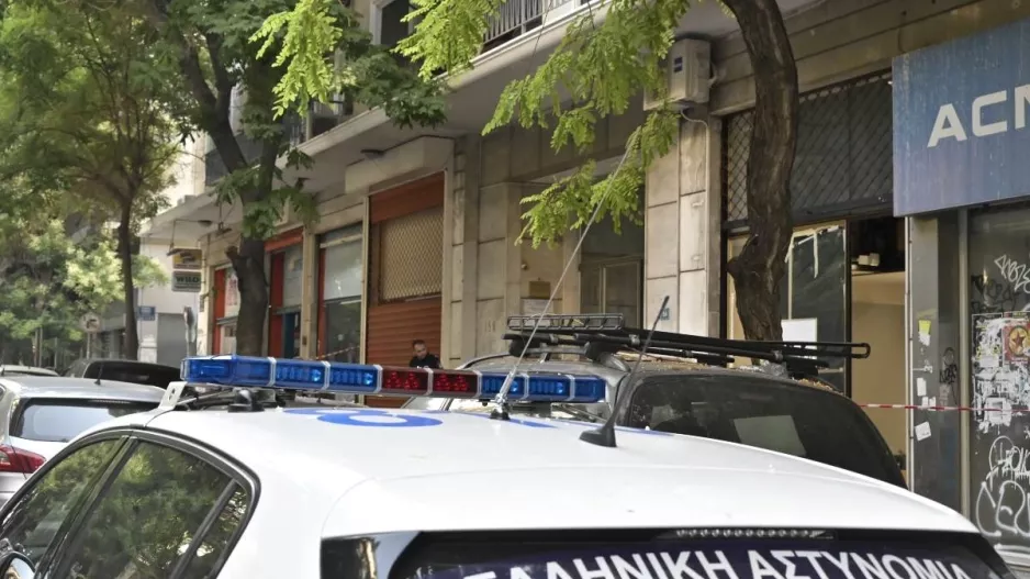 40 άτομα επιτέθηκαν με ρόπαλα σε τέσσερις νεαρούς