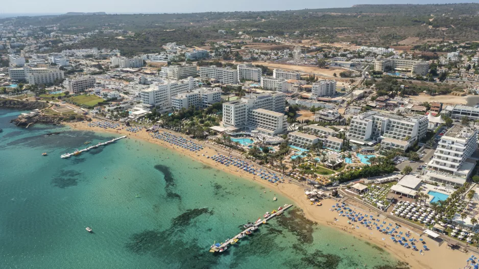 Ανθεκτικός και δυναμικός ο τουρισμός αλλά χρειάζεται πιο στοχευμένη στρατηγική