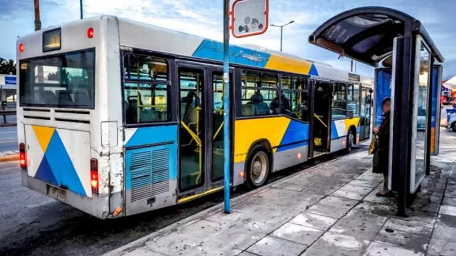 Συνελήφθη 65χρονος οδηγός λεωφορείου που παραβίασε δύο κόκκινα φανάρια