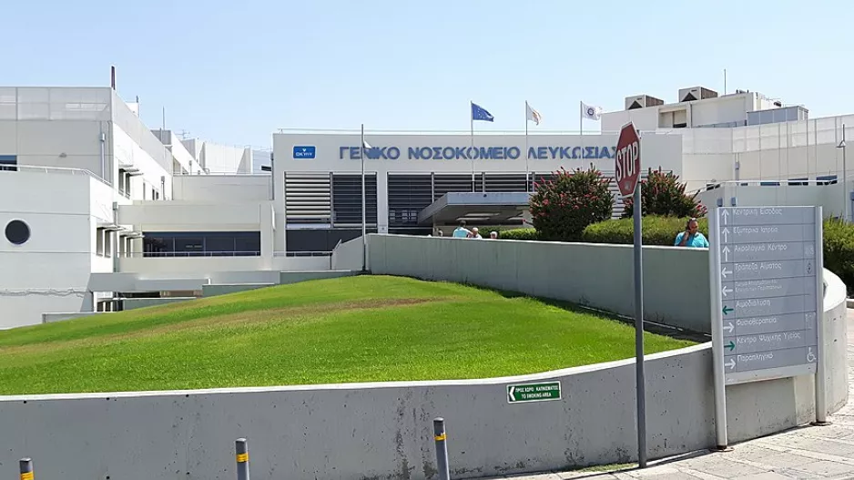 Σοβαρό τροχαίο στον Στρόβολο: 28χρονη πεζή παρασύρθηκε από αυτοκίνητο