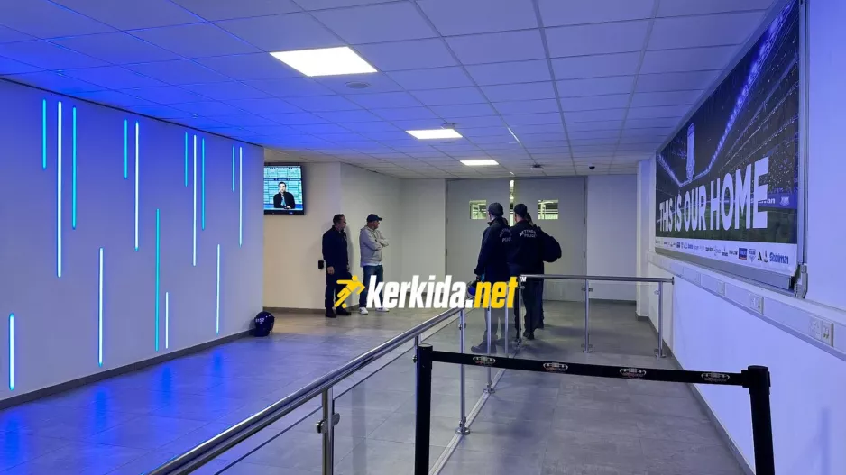 ΦΩΤΟ/Αστυνομία έξω από τα αποδυτήρια