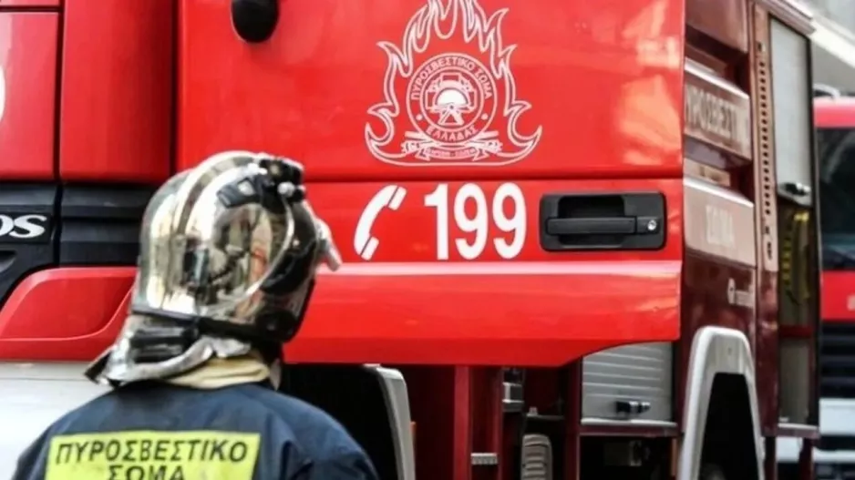 Φωτιά σε αποθηκευτικό χώρο με εύφλεκτα υλικά στον Μαραθώνα