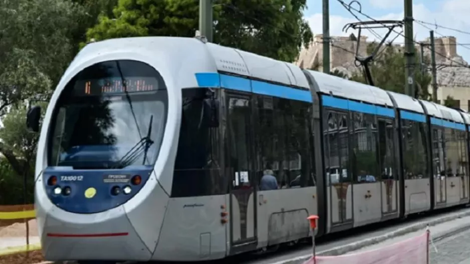 Τραμ παρέσυρε πεζή στον Πειραιά