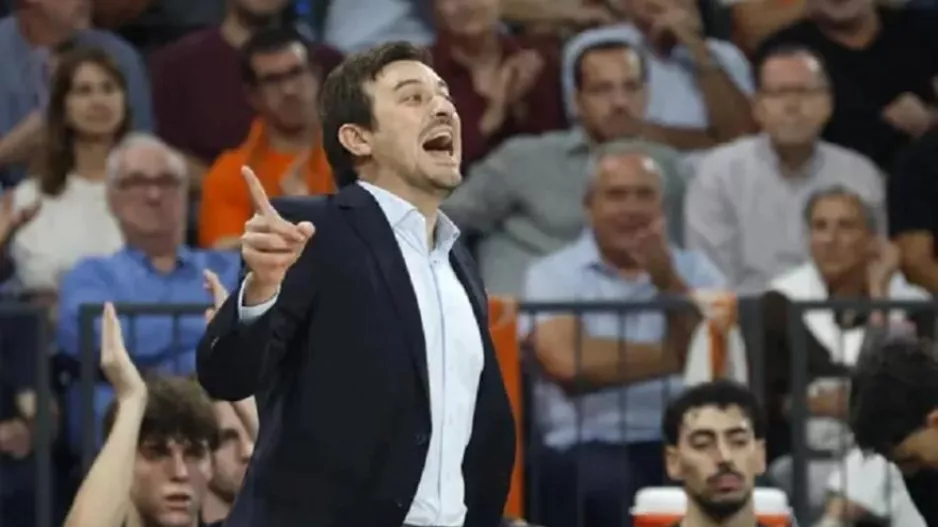 Προπονητής Βαλένθια: «Μας επηρέασε πολύ η ήττα από τον Ολυμπιακό»