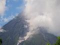 «Ξύπνησε» το ηφαίστειο Μαγιόν – Εκκενώνονται περιοχές
