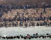 Απόλυτο χάος στην Θέουτα: Μετανάστες εισβάλλουν σε σπίτια κατοίκων