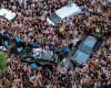 Με λευκά λουλούδια και χειροκροτήματα το τελευταίο «αντίο» στον Μαζωνάκη (Βίντεο/Φώτος)