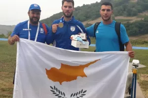 Ο Ντίνος Κωνσταντίνου κέρδισε το «Κύπελλο Παραλμνίου» κόμπακ