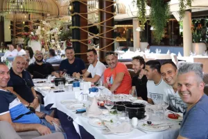 (ΦΩΤΟΣ) Δεξιώθηκε τους δημοσιογράφους 