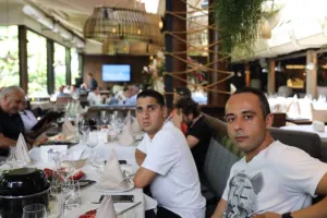 (ΦΩΤΟΣ) Δεξιώθηκε τους δημοσιογράφους 