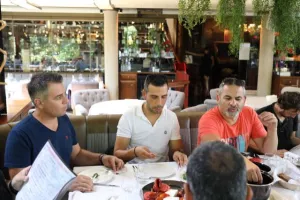 (ΦΩΤΟΣ) Δεξιώθηκε τους δημοσιογράφους 