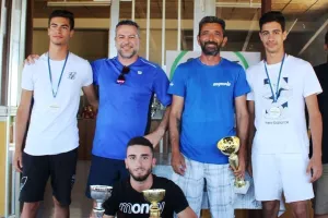 Οι έφηβοι έστειλαν μηνύματα (φώτος)