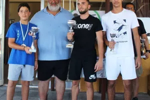 Οι έφηβοι έστειλαν μηνύματα (φώτος)