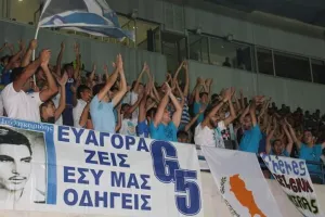 ΘΥΡΑ 5: "Γερά με τσαμπουκά και εσείς με ένσταση και -7"