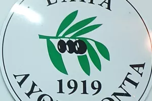 Ενίσχυση με τρεις νεαρούς ποδοσφαιριστές 