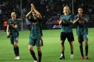 «Ζεσταίνουν» τον κόσμο στον Άγιαξ ενόψει ΠΑΟΚ (βίντεο)