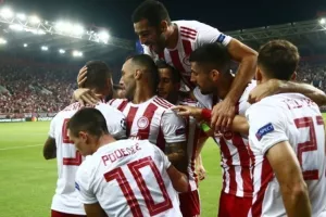 "Ερυθρόλευκος" ΘΡΙΑΜΒΟΣ και... ομίλοι! (βίντεο)