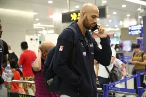 Δεκάδες Κινέζοι «περικύκλωσαν» τον Αντετοκούνμπο! (Φώτος)