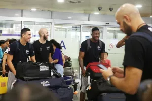 Δεκάδες Κινέζοι «περικύκλωσαν» τον Αντετοκούνμπο! (Φώτος)