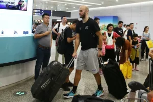 Δεκάδες Κινέζοι «περικύκλωσαν» τον Αντετοκούνμπο! (Φώτος)