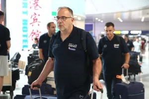 Δεκάδες Κινέζοι «περικύκλωσαν» τον Αντετοκούνμπο! (Φώτος)