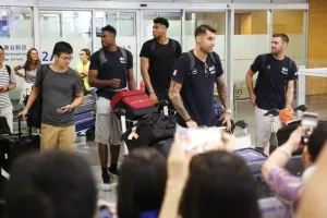 Δεκάδες Κινέζοι «περικύκλωσαν» τον Αντετοκούνμπο! (Φώτος)