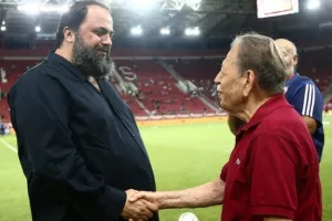 Ο Ολυμπιακός τίμησε τον γηραιότερο κάτοχο διαρκείας του!