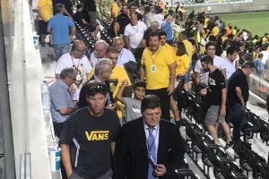 Τους τα έψαλλε ο Αντρέας