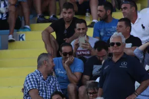 ΦΩΤΟΣ/Αρκετός κόσμος στη δυτική!