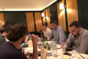 Δεξιώθηκε τους δημοσιογράφους (φώτος)