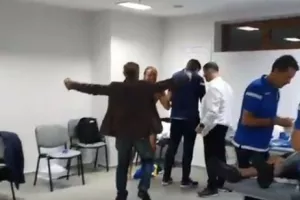 (ΒΙΝΤΕΟ KERKIDA) Φοβερές αντιδράσεις ΠΡΟΔΡΟΜΟΥ - ΝΤΟΛ στ' αποδυτήρια!