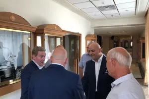 Δεν είμαστε αλεξιπτωτιστές...