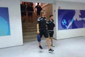 Στο γήπεδο η αποστολή του ΑΠΟΕΛ/ΦΩΤΟΣ