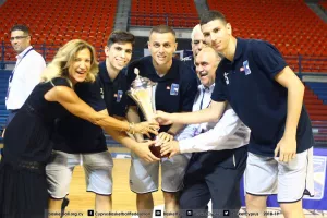 Βραβεύθηκαν οι Εθνικές Γυναικών Κ16 και Ανδρών Κ18