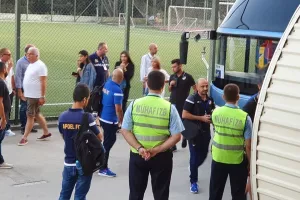Η άφιξη της αποστολής του ΑΠΟΕΛ (φώτος/βίντεο)